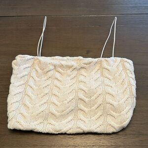 Cute crop top with adorable knitted design